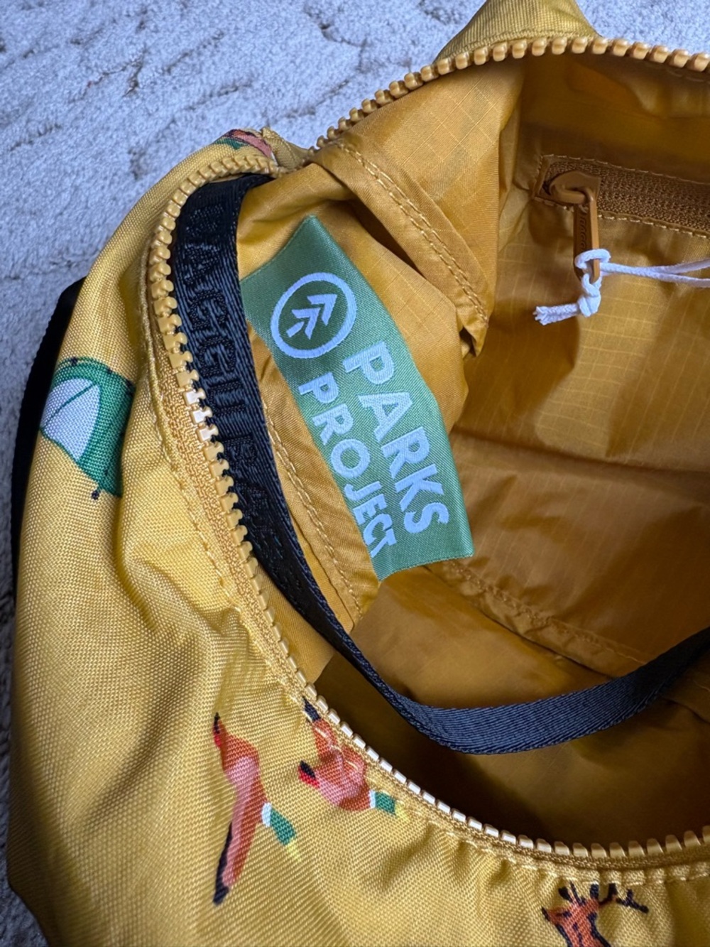 BAGGU x Parks Project mustard medium crescent - Picture 6 of 6